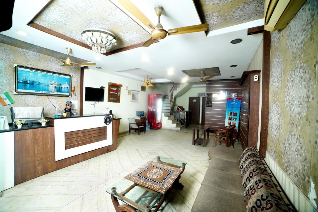 Hotel Holiday Comfort อัมริตสา ภายนอก รูปภาพ
