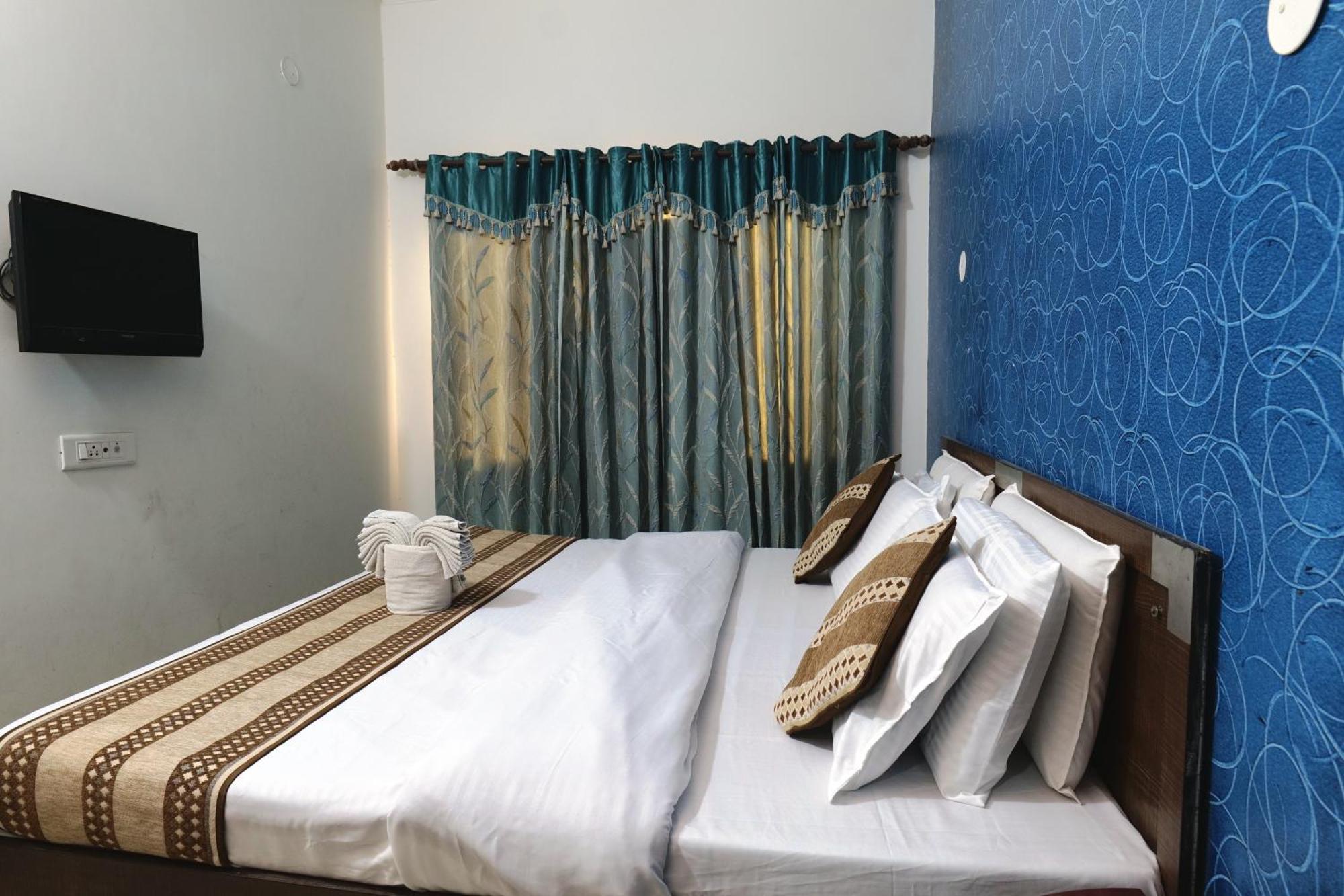 Hotel Holiday Comfort อัมริตสา ภายนอก รูปภาพ