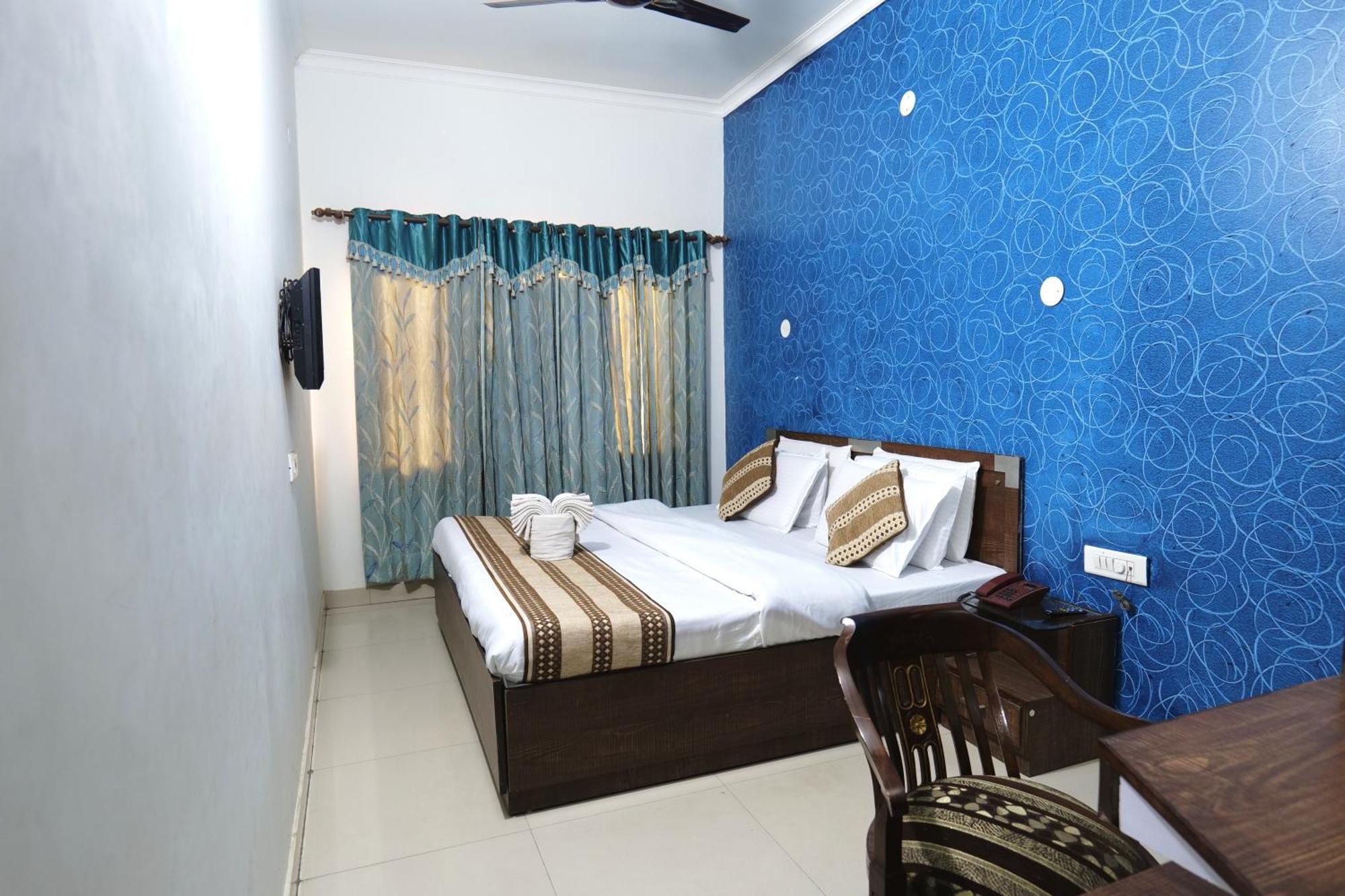 Hotel Holiday Comfort อัมริตสา ภายนอก รูปภาพ