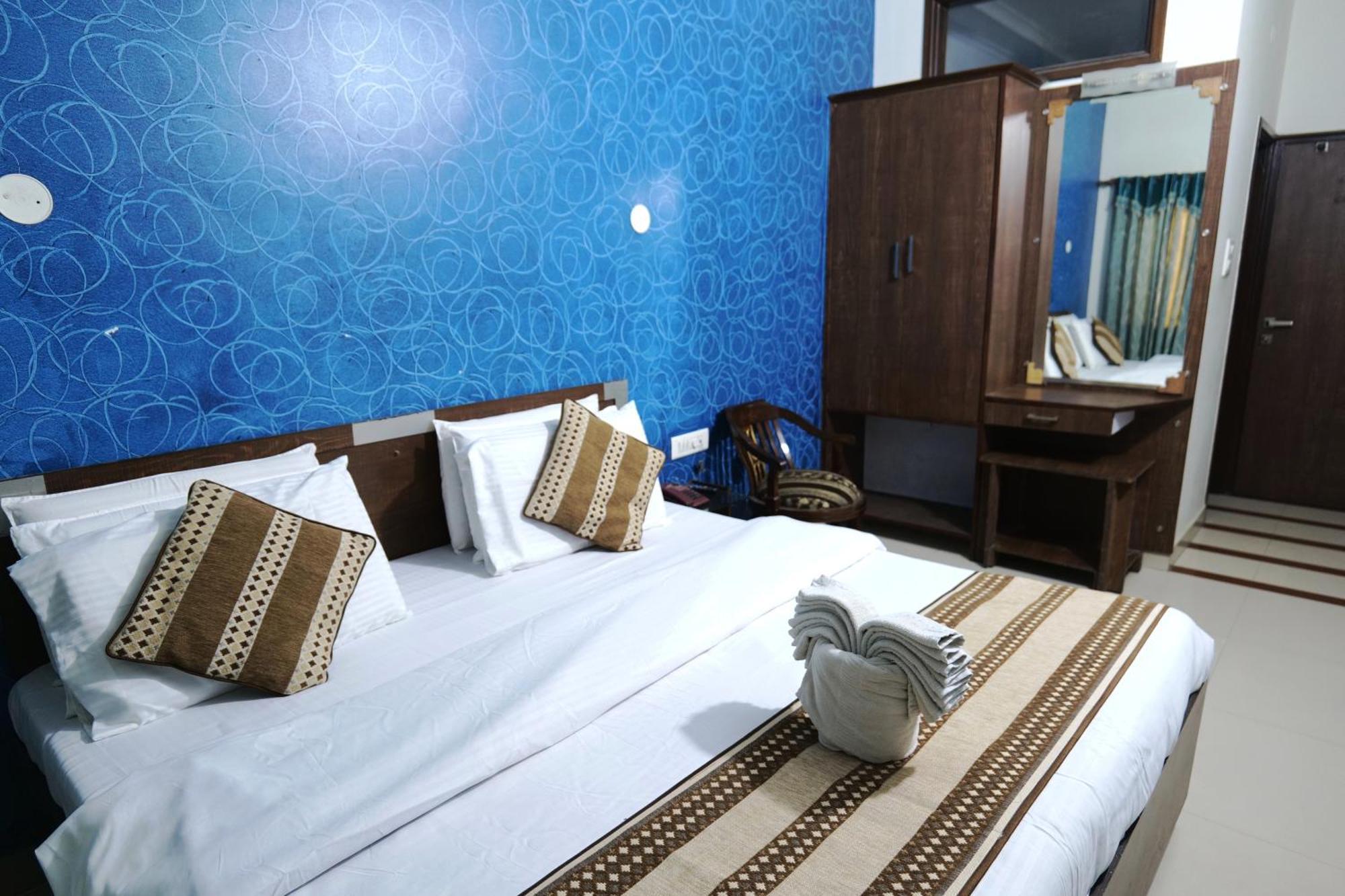 Hotel Holiday Comfort อัมริตสา ภายนอก รูปภาพ
