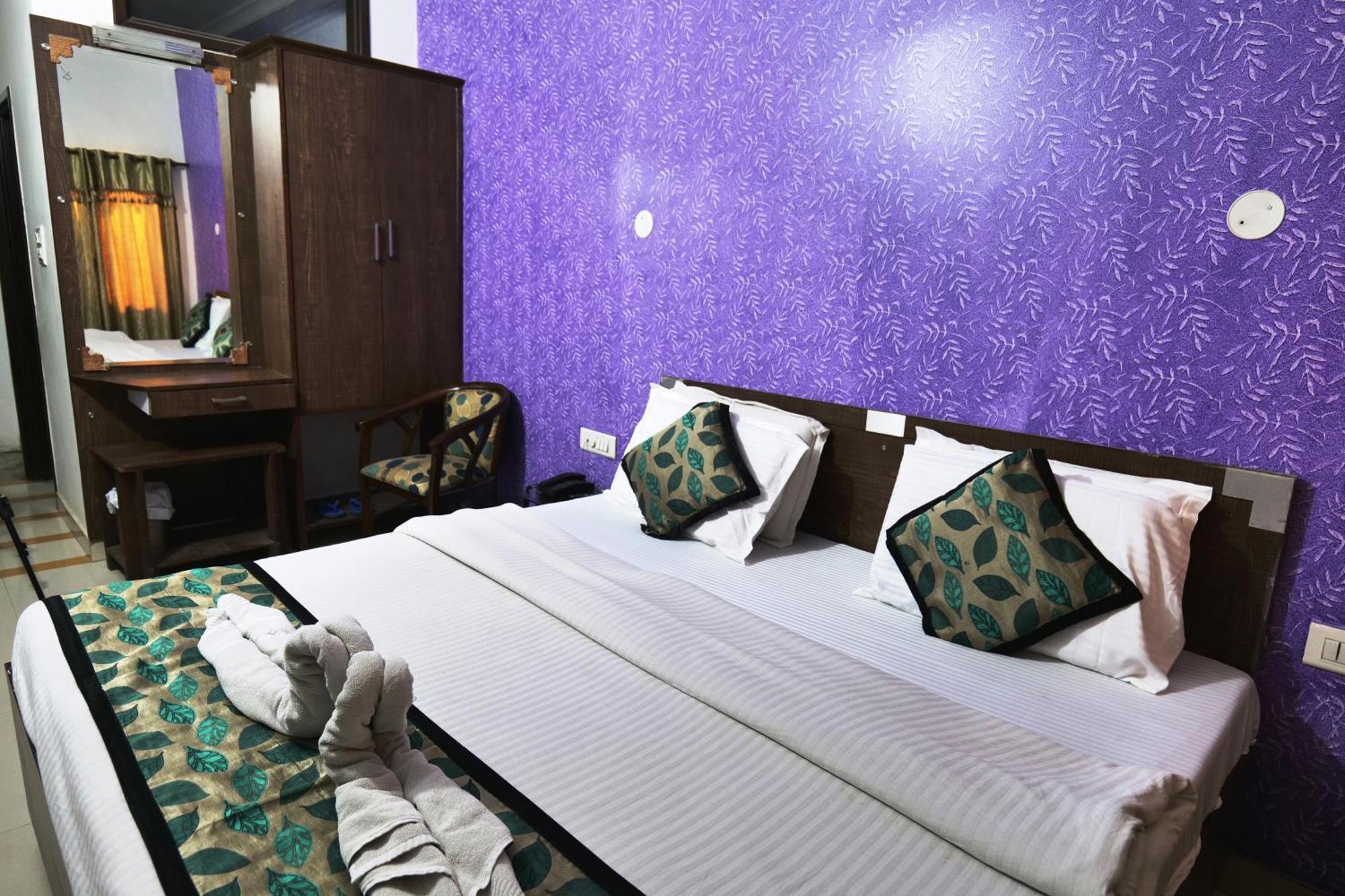 Hotel Holiday Comfort อัมริตสา ภายนอก รูปภาพ