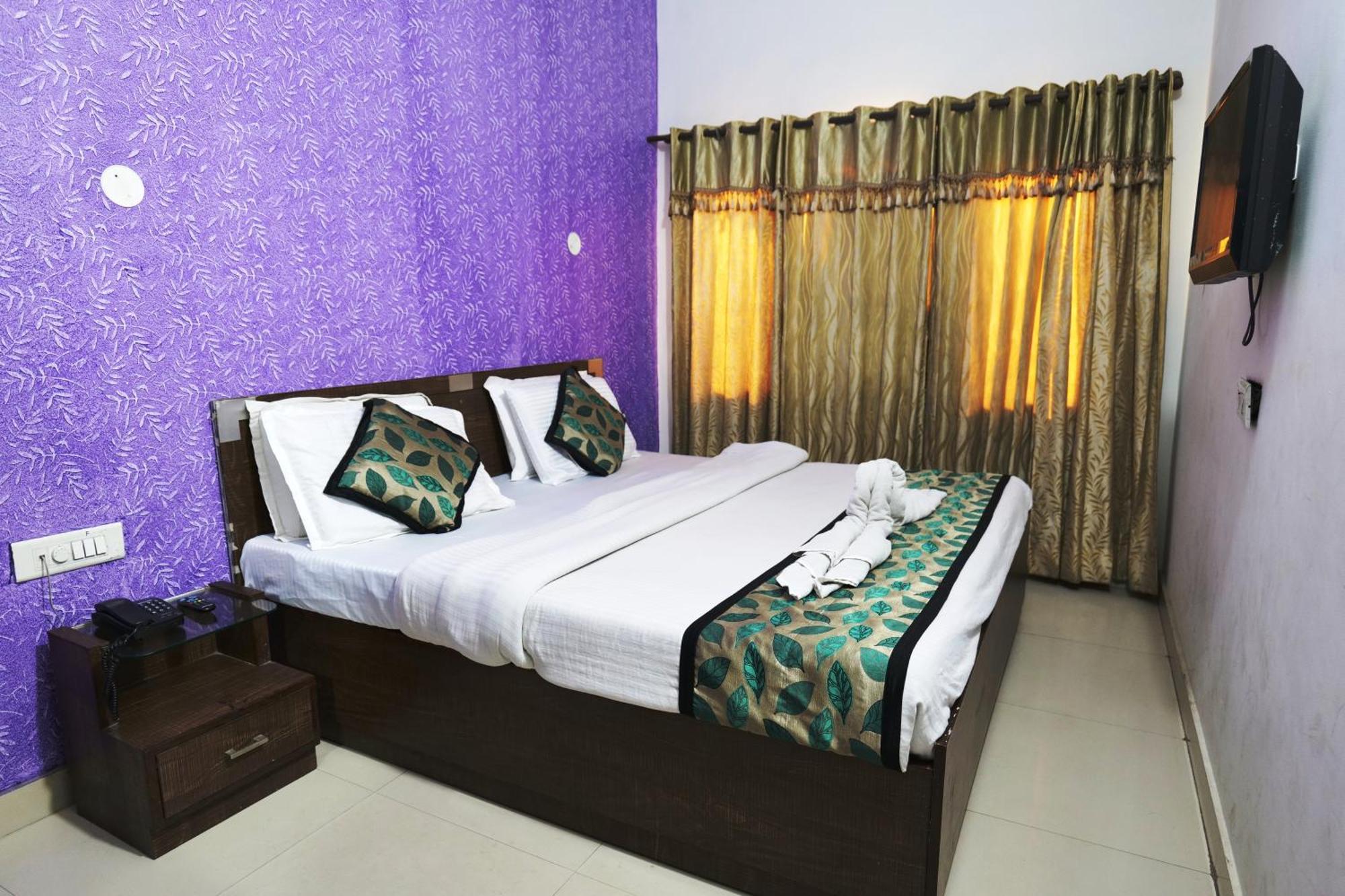 Hotel Holiday Comfort อัมริตสา ภายนอก รูปภาพ