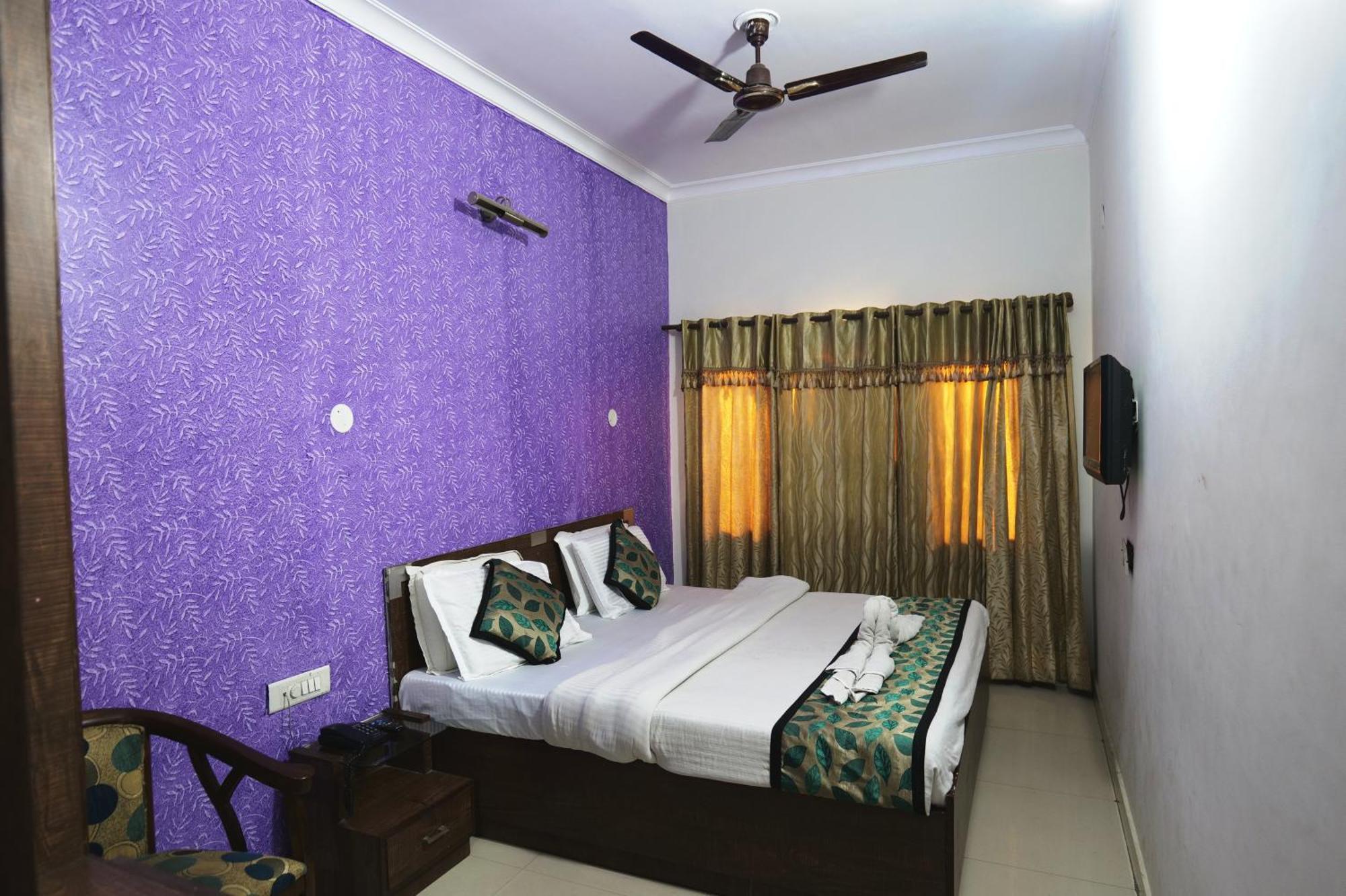 Hotel Holiday Comfort อัมริตสา ภายนอก รูปภาพ