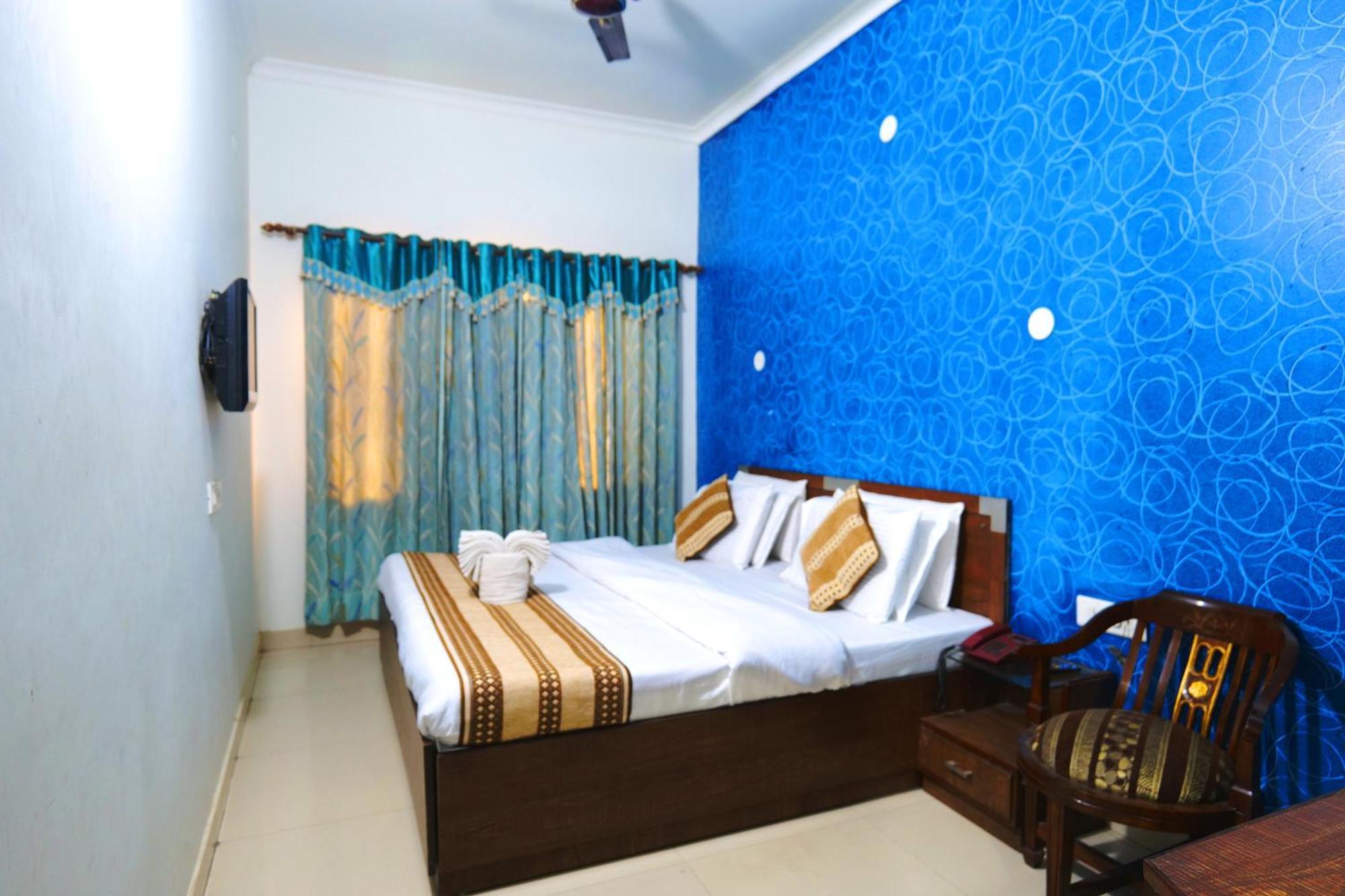 Hotel Holiday Comfort อัมริตสา ภายนอก รูปภาพ