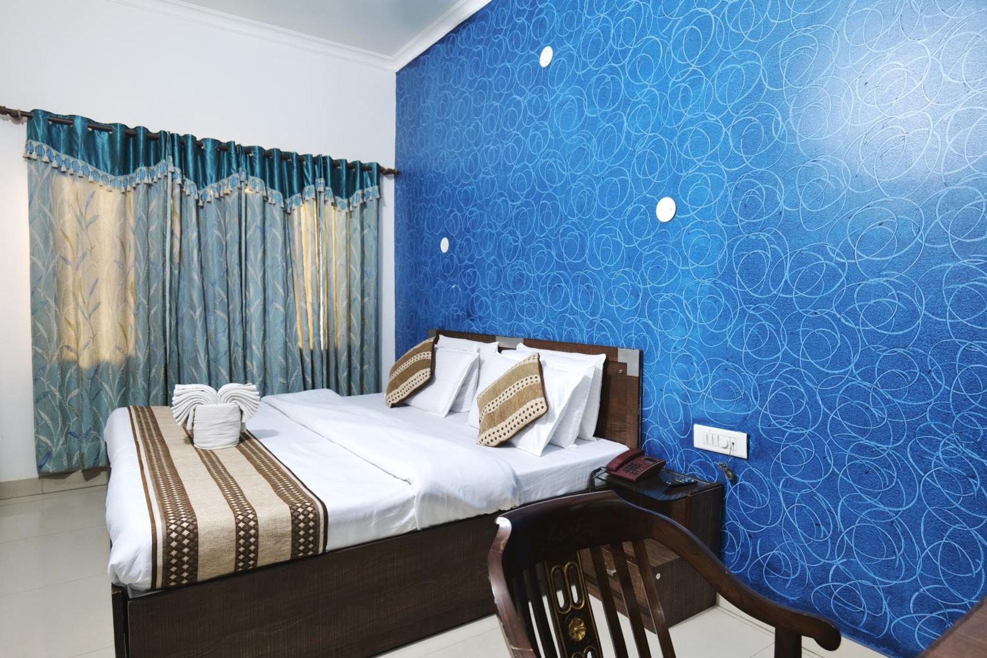Hotel Holiday Comfort อัมริตสา ภายนอก รูปภาพ