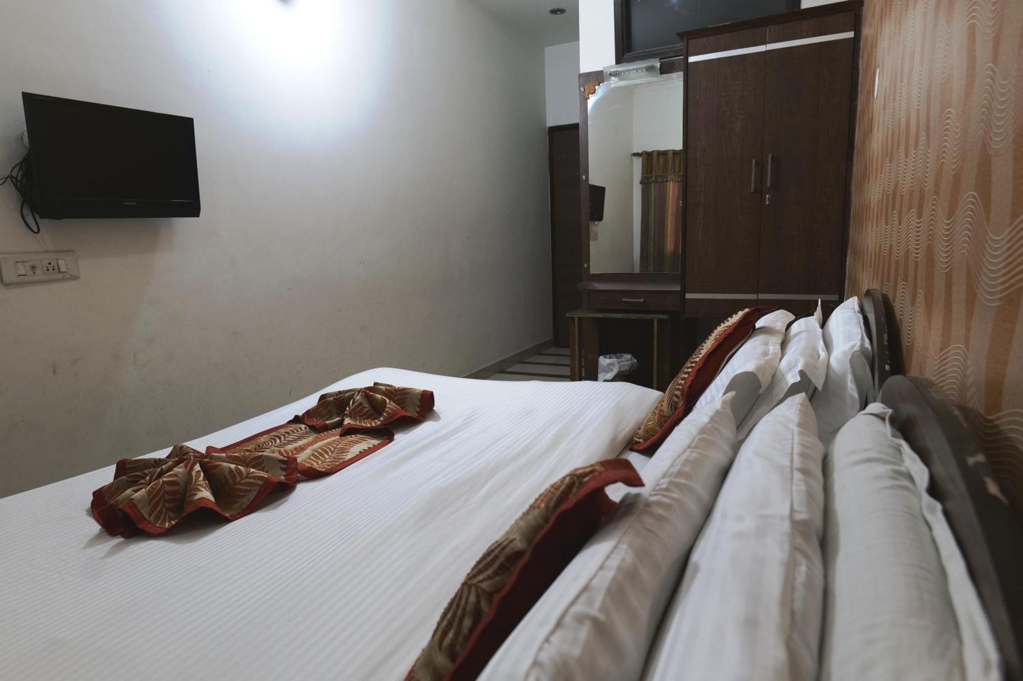 Hotel Holiday Comfort อัมริตสา ภายนอก รูปภาพ