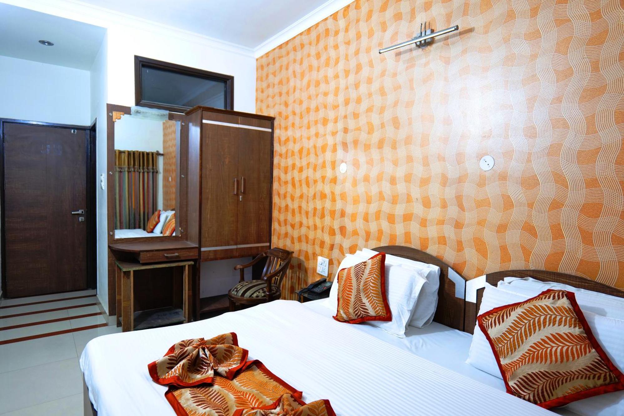 Hotel Holiday Comfort อัมริตสา ภายนอก รูปภาพ