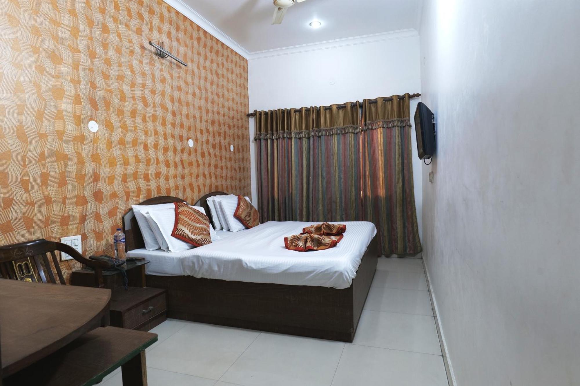Hotel Holiday Comfort อัมริตสา ภายนอก รูปภาพ