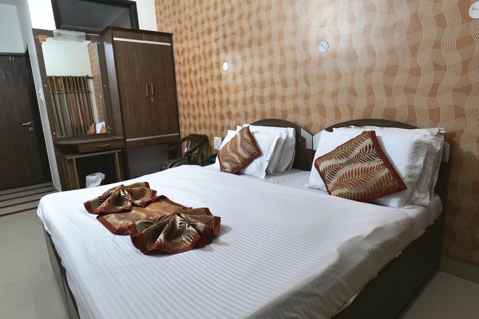 Hotel Holiday Comfort อัมริตสา ภายนอก รูปภาพ