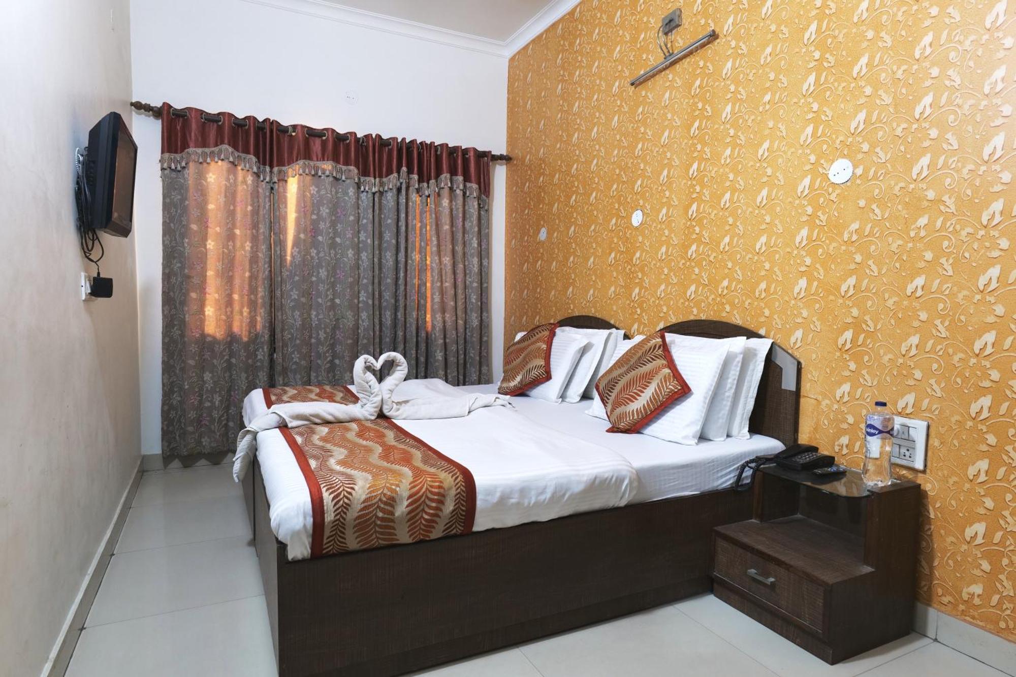 Hotel Holiday Comfort อัมริตสา ภายนอก รูปภาพ