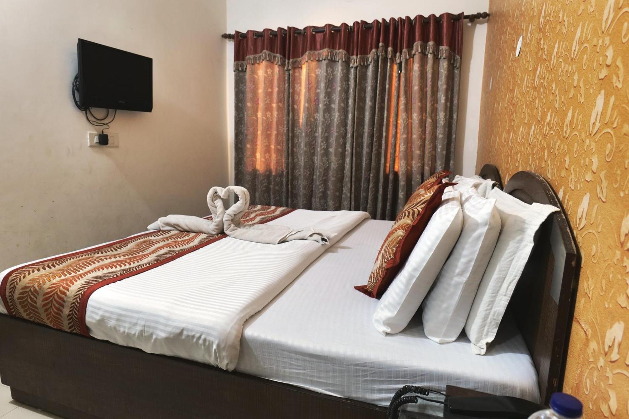 Hotel Holiday Comfort อัมริตสา ภายนอก รูปภาพ