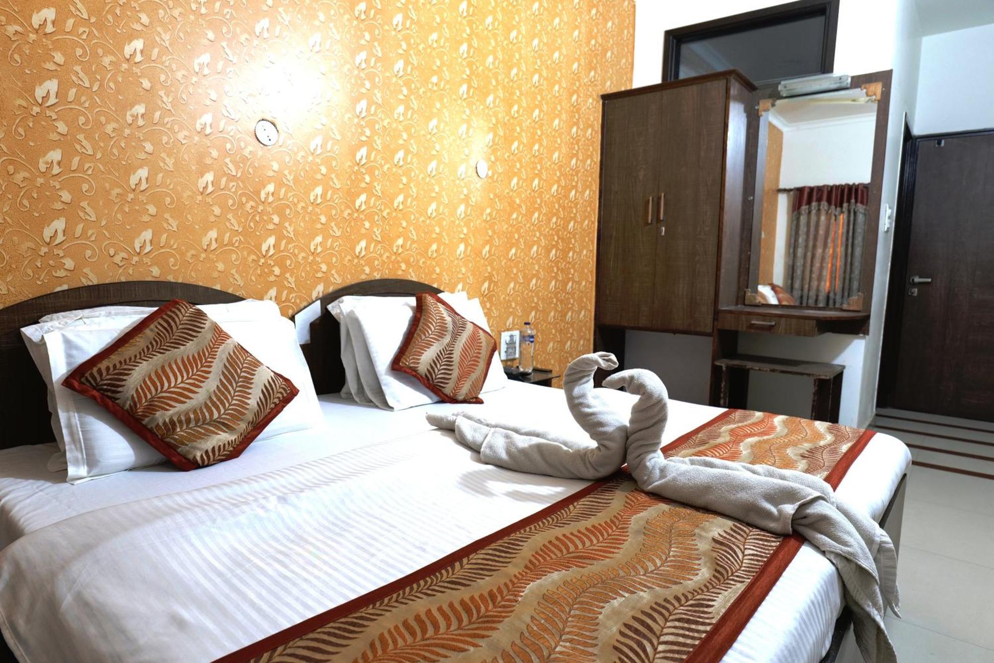 Hotel Holiday Comfort อัมริตสา ภายนอก รูปภาพ