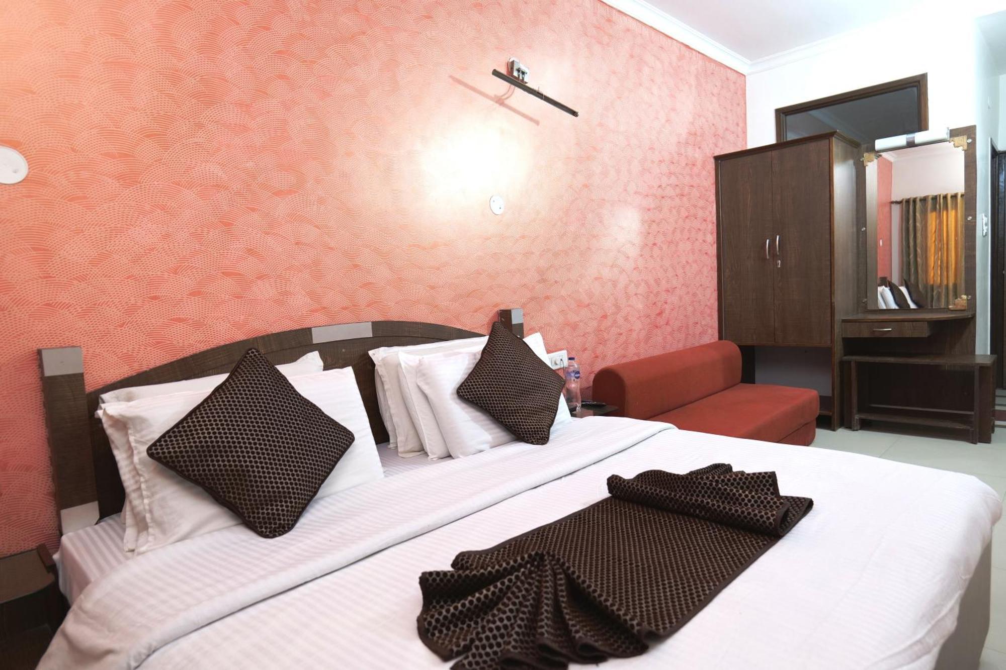 Hotel Holiday Comfort อัมริตสา ภายนอก รูปภาพ