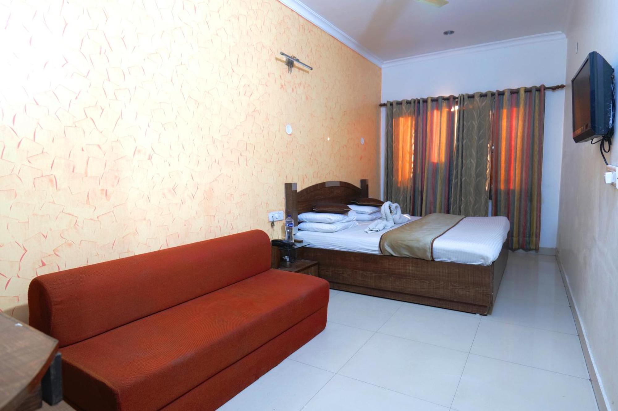 Hotel Holiday Comfort อัมริตสา ภายนอก รูปภาพ