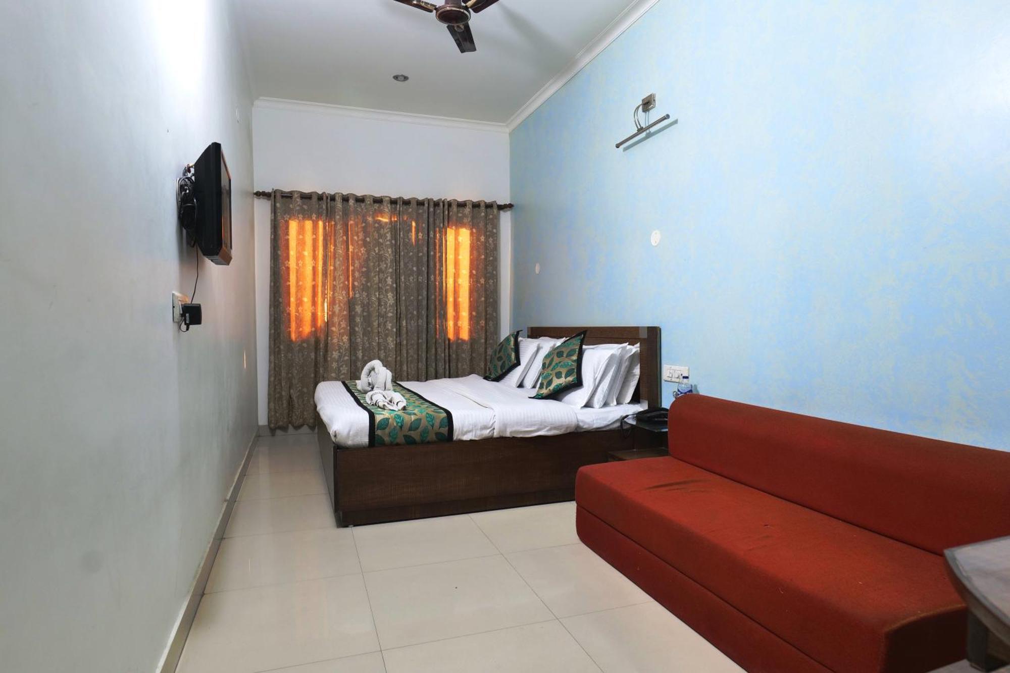 Hotel Holiday Comfort อัมริตสา ภายนอก รูปภาพ
