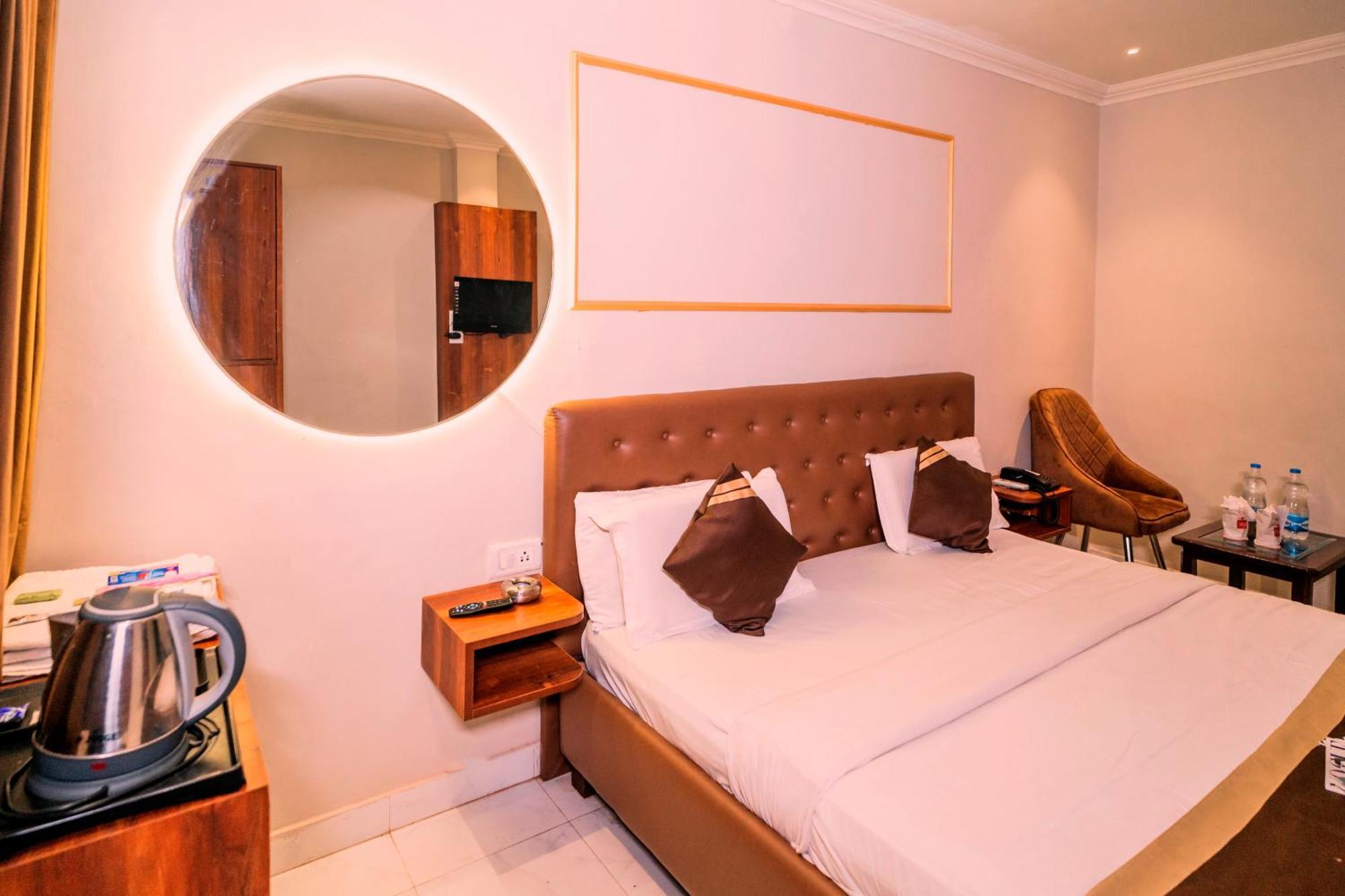 Hotel Holiday Comfort อัมริตสา ภายนอก รูปภาพ