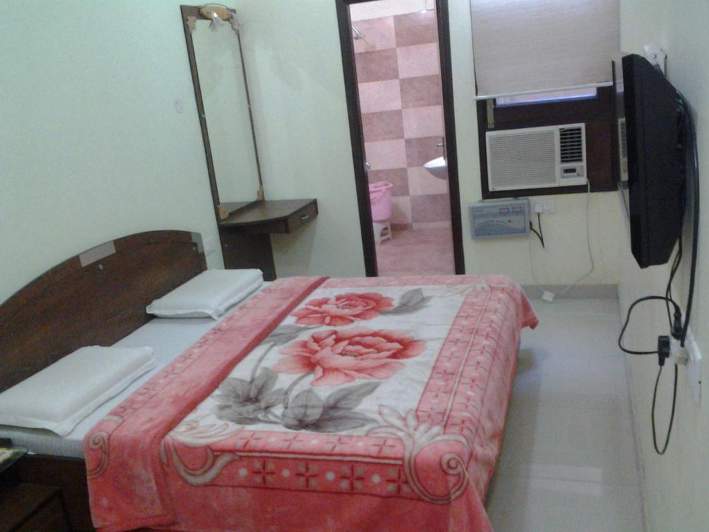 Hotel Holiday Comfort อัมริตสา ภายนอก รูปภาพ