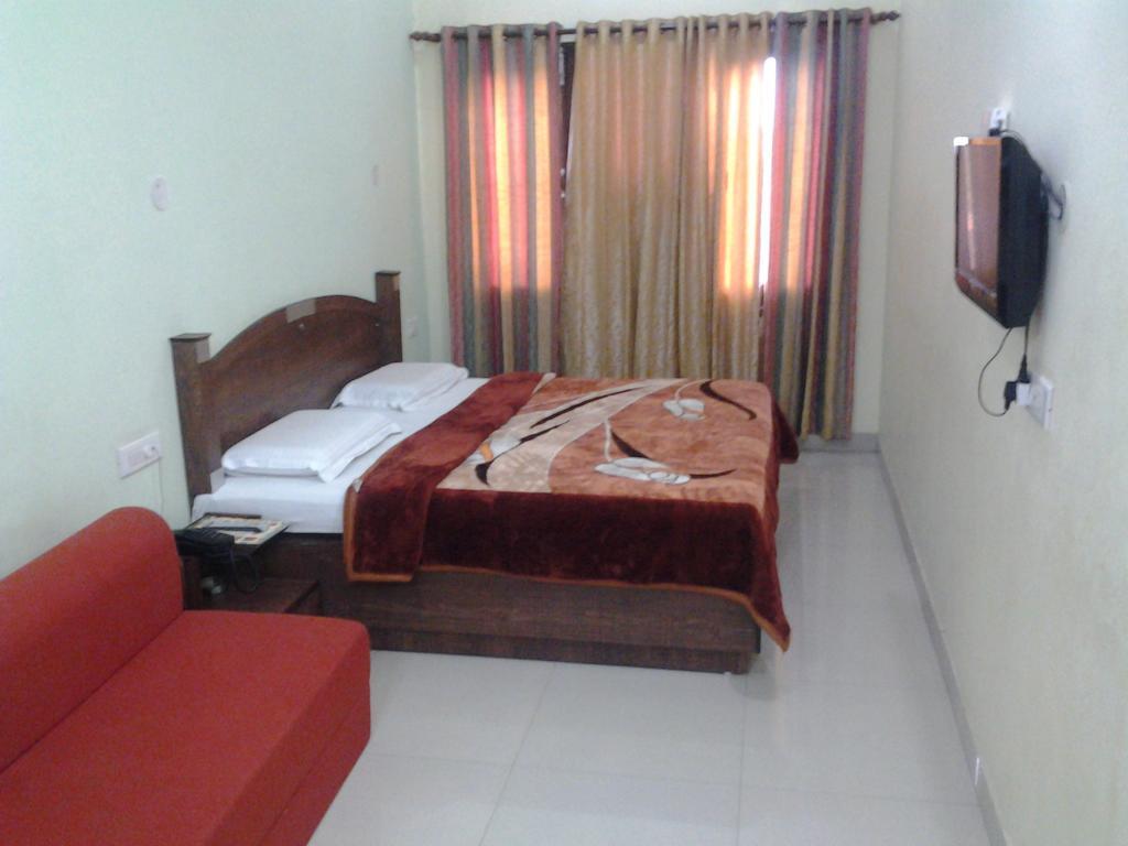 Hotel Holiday Comfort อัมริตสา ภายนอก รูปภาพ