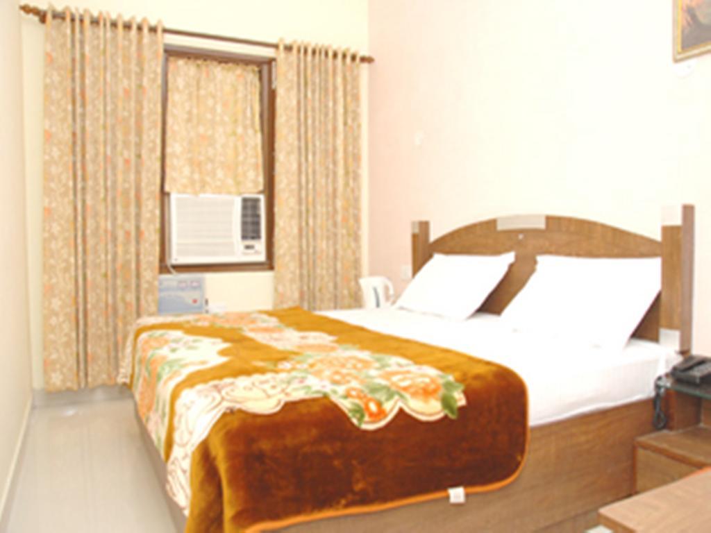 Hotel Holiday Comfort อัมริตสา ภายนอก รูปภาพ